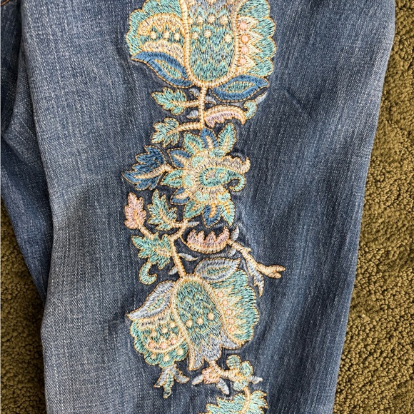 LOFT Made and Loved Loft Women’s Embroidered Button Fly Boyfriend Jeans Sz 30/10 - Picture 4 of 8